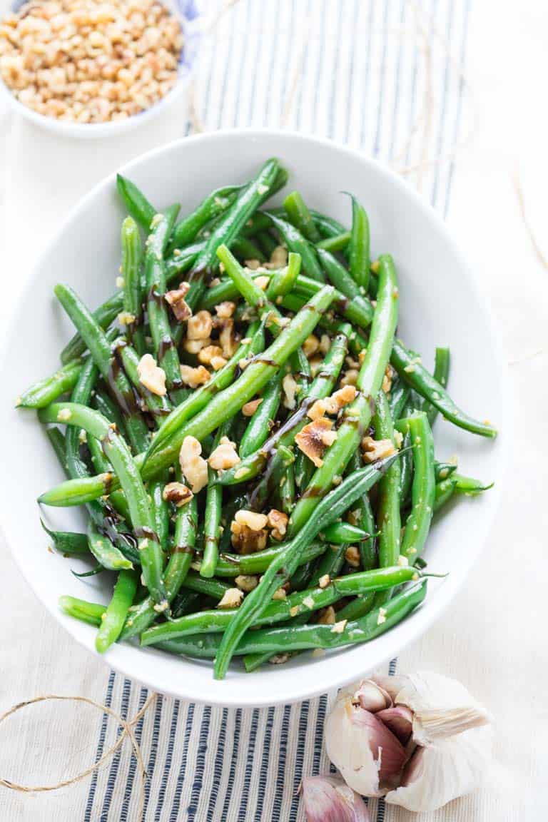 These Green Beans with Walnuts and Balsamic are one of my favorite vegetable side dishes of all times! Simple, quick, elegant and delicious. | Healthy Seasonal Recipes #glutenfree #vegan #dairyfree #vegetarian
