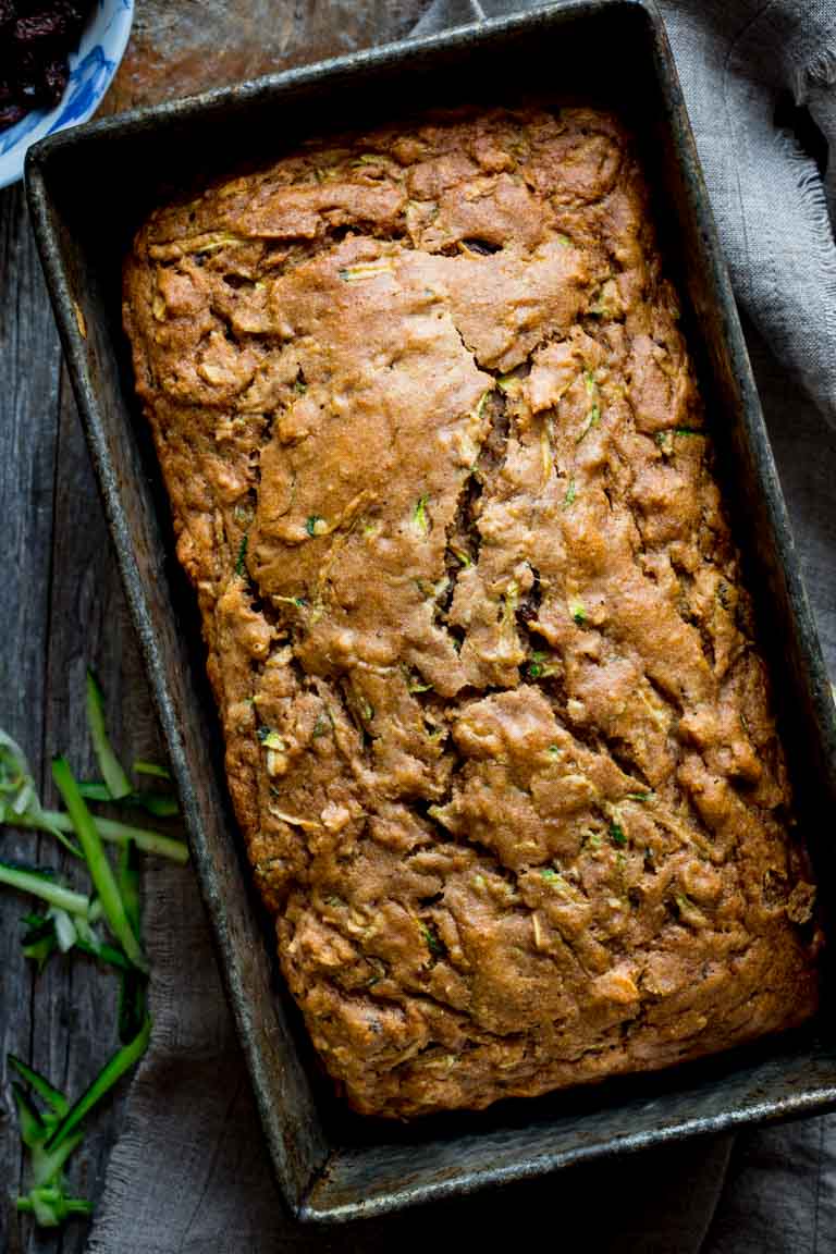 This Healthy Zucchini Oat Bread is packed with zucchini and sweetened with dates instead of sugar. It’s a delicious vegetarian and uber kid-friendly whole grain breakfast or snack! | Healthy Seasonal Recipes | Katie Webster