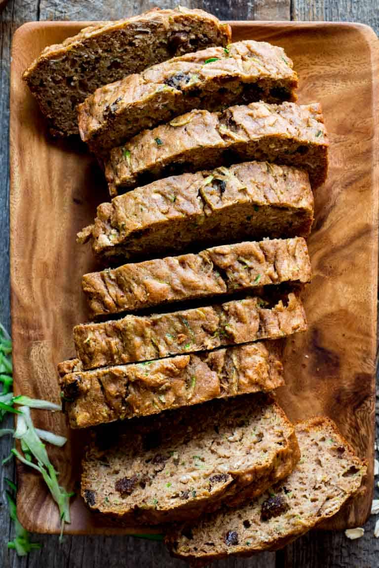 This Healthy Zucchini Oat Bread is packed with zucchini and sweetened with dates instead of sugar. It’s a delicious vegetarian and uber kid-friendly whole grain breakfast or snack! | Healthy Seasonal Recipes | Katie Webster