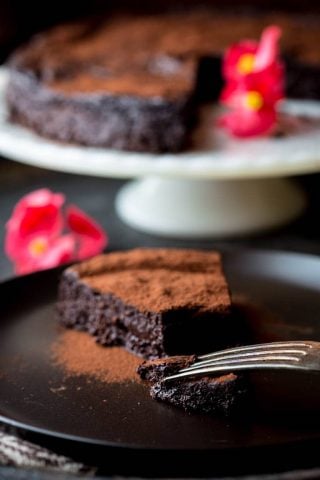 Skinny Flourless Dark Chocolate Cake | Gluten Free | Dairy Free | Vegetarian | Dessert | Healthy Seasonal Recipes | Katie Webster