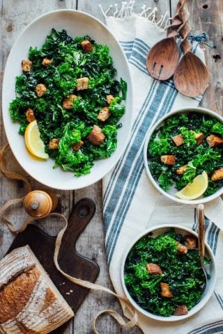 This Overnight Kale Caesar Salad is the perfect make-ahead vegetarian dish! | Healthy Seasonal Recipes #vegetarian #entreesalad #makeahead