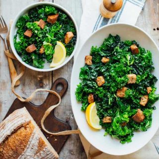 This Overnight Kale Caesar Salad is the perfect make-ahead vegetarian dish! | Healthy Seasonal Recipes #vegetarian #entreesalad #makeahead