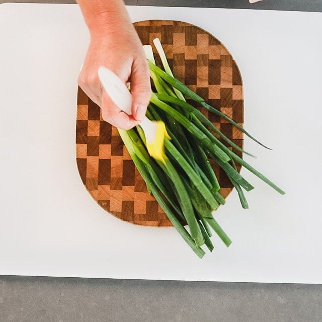 Brush oil over the scallions