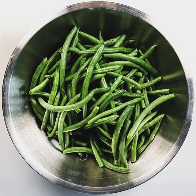 green beans in a bowl