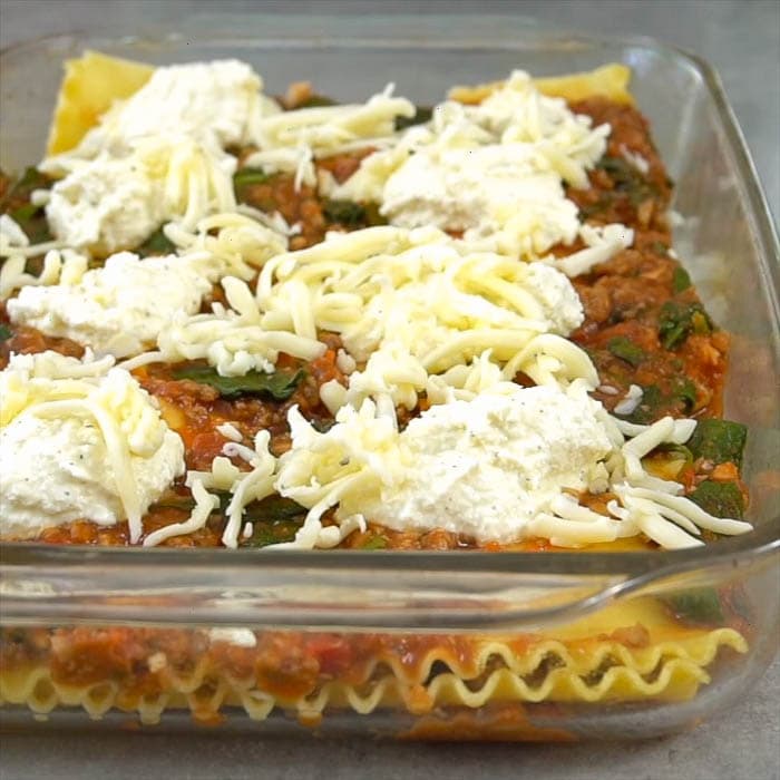 the layering of the lasagna