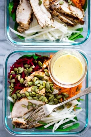 High-protein, gluten-free Meal Prep recipe: Spinach, Beet and Chicken Power Salads. 400 calories and 36 grams of protein. Only 10 grams of net carbs. #mealprep #highprotein #glutenfree #chicken #lowcarb #lunch
