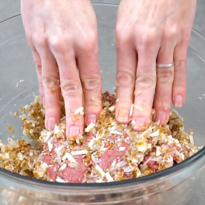 Add beef to the bulgur mixture and knead to combine.