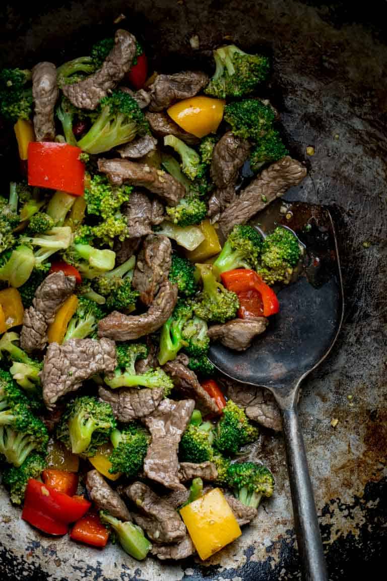 Stir-fry without sugar in a wok