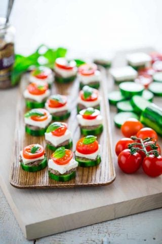 an easy and fast low-carb and gluten-free appetizer: Greek Salad Cucumber Bites | Healthy Seasonal Recipes