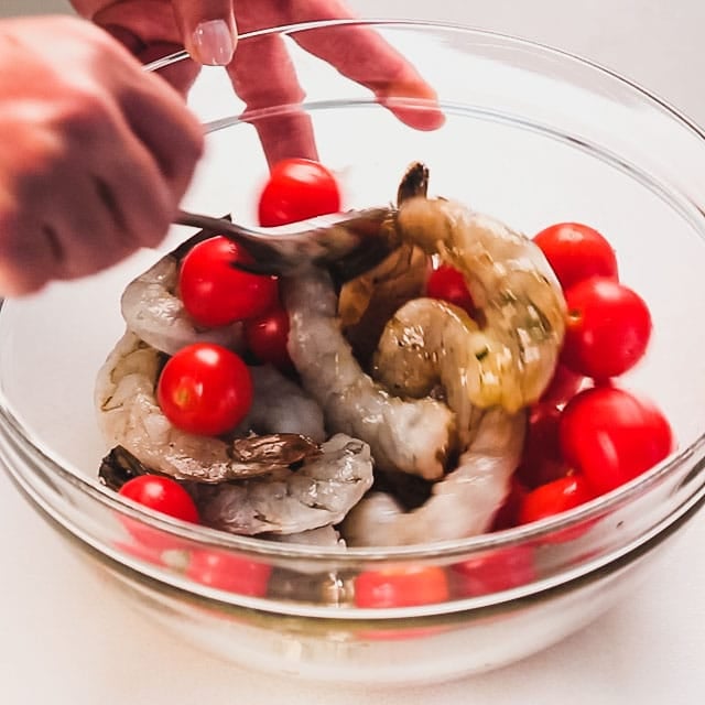 stir to coat the shrimp and tomatoes with the marinade.