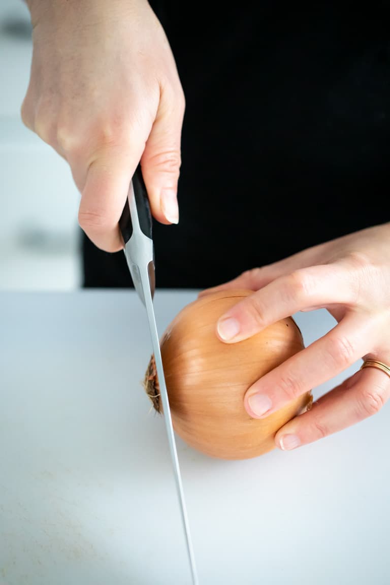 remove onion root end