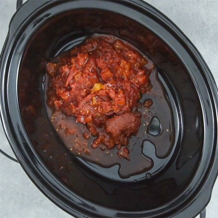 A slow cooker with tomato