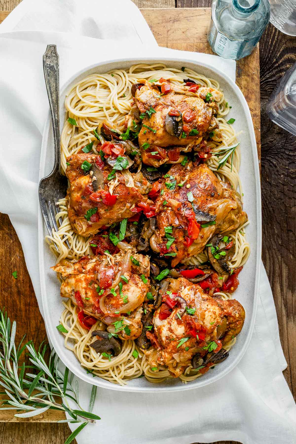 the platter with spaghetti and the cacciatore on top
