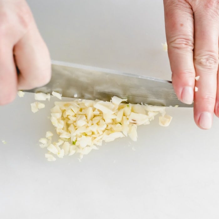 chop garlic