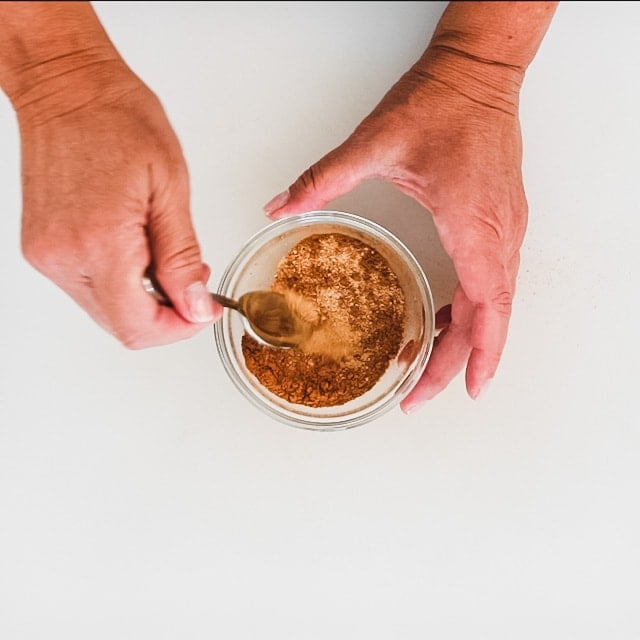 Stir 2 tablespoons sugar and 1 teaspoon cinnamon in a small bowl