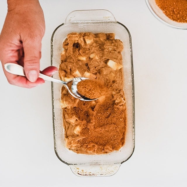 Sprinkle 1 tablespoon cinnamon sugar mixture over the batter.