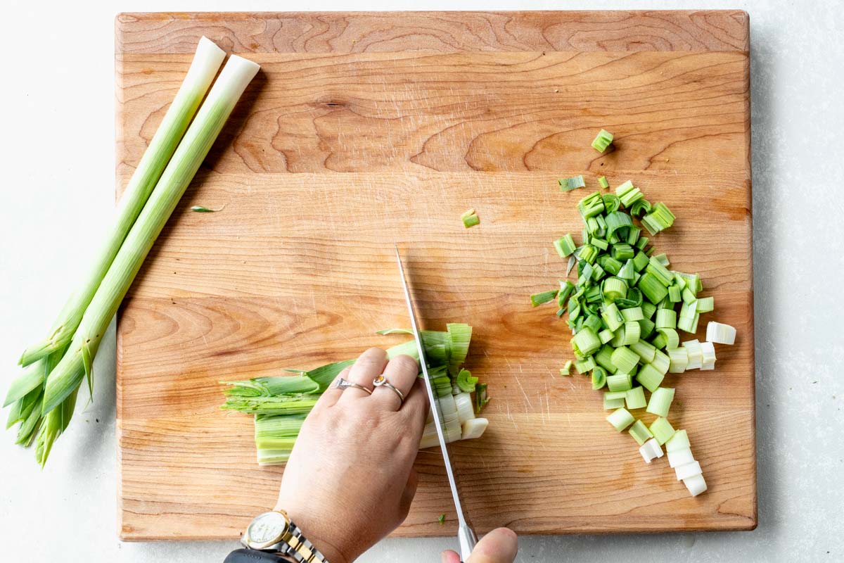 cutting the leek crosswise