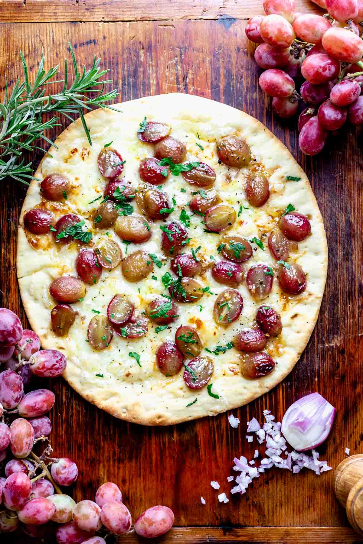 pizza with grapes and fontina