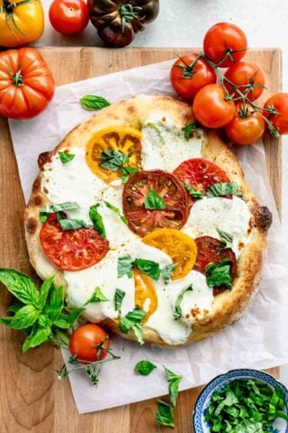 overhead view of fresh tomato pizza caprese