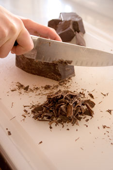 Tempering chocolate: Chopping